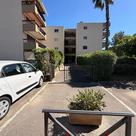 Appartamento Grand T2 Avec Terrasse Et Parking